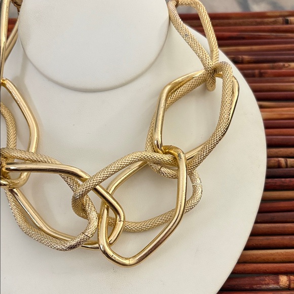 Chunky Gold Large Link Choker Necklace 14”-16.5” - Picture 2 of 5